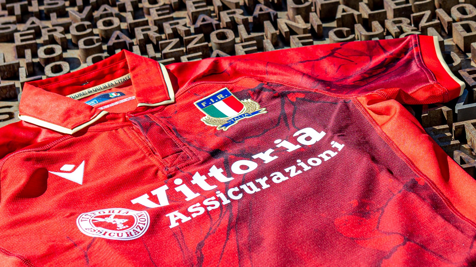 Da Genova il rosso Garibaldi per il nuovo third kit Macron per le Nazionali italiane