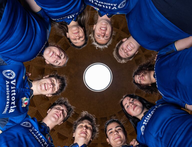 Guinness Sei Nazioni Femminile, le Azzurre posano al Pantheon in vista del Torneo