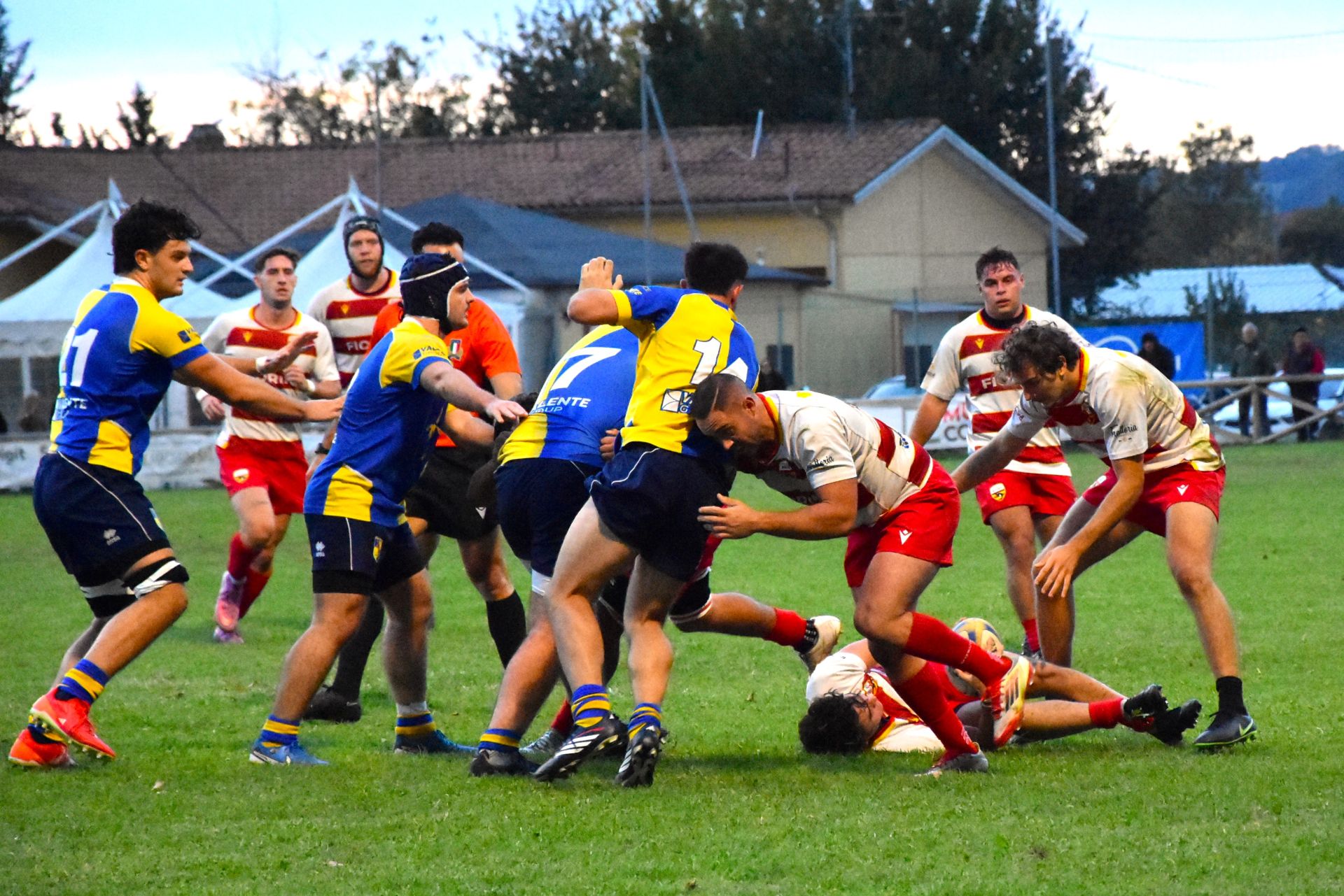 La Fiorini Pesaro Rugby festeggia la vittoria con Settimo Torinese
