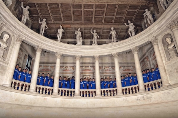 World Rugby U20 Championship 2025: la Nazionale Italiana protagonista dello scatto ufficiale al Teatro all’Antica di Sabbioneta