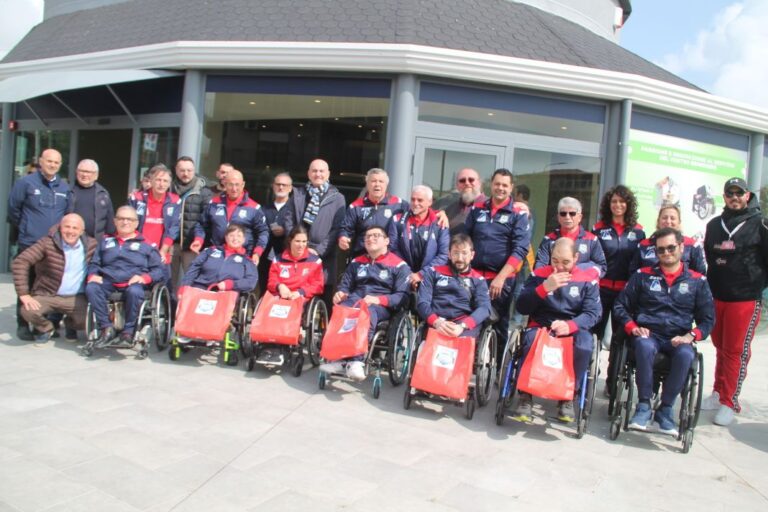 Wheelchair Rugby Catania: presentate le nuove maglie | Il sodalizio etneo ha svelato le divise con cui affronterà la massima serie