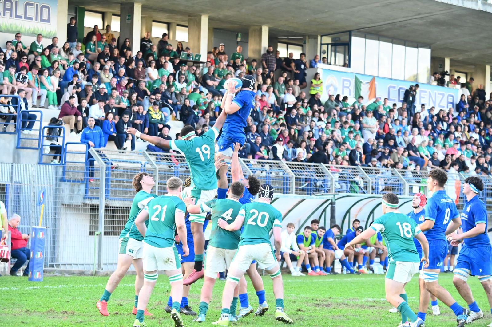 A Cosenza l’Under 18 azzurra batte l’Irlanda 54 a 14 davanti a 2000 persone