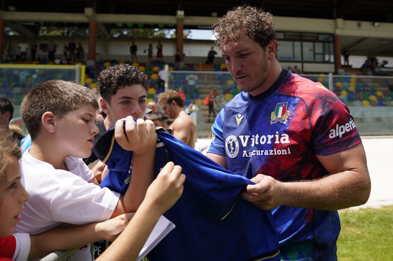 Italrugby, gli Azzurri ricevono l’abbraccio del pubblico a L’Aquila